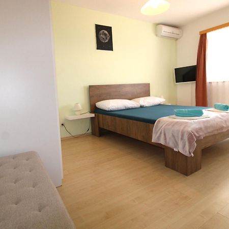 Apartment Studio Baric Πόρετς Εξωτερικό φωτογραφία